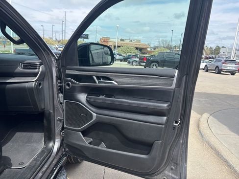 Used 2023 Jeep Wagoneer Series III w/ Preferred Equipment Group image 26