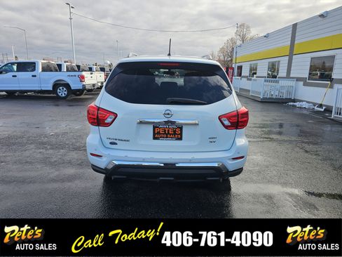 Used 2018 Nissan Pathfinder SV image 3