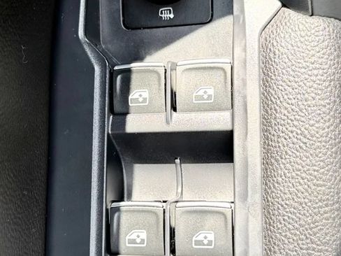 Used 2018 Volkswagen Tiguan SE w/ 18" Alloy Wheels Package FWD image 24
