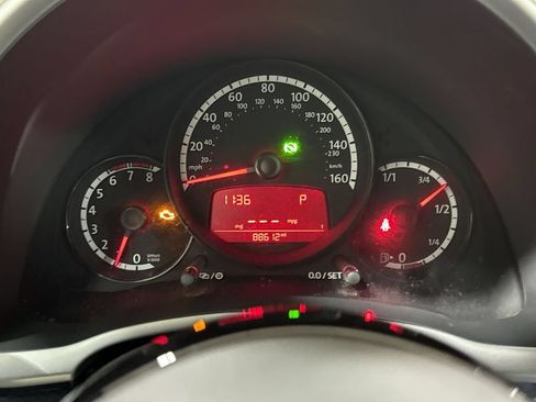 Used 2013 Volkswagen Beetle Turbo 60's Edition FWD image 12