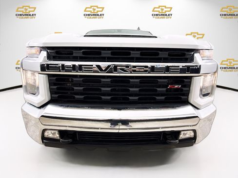 Used 2022 Chevrolet Silverado 2500 LT w/ Convenience Package AWD/4WD image 2