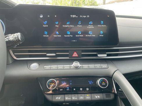 New 2025 Hyundai Elantra Limited image 47