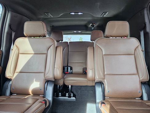 Used 2021 Chevrolet Suburban High Country image 25