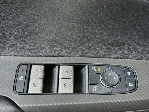 Used 2025 Mitsubishi Outlander ES FWD image 15