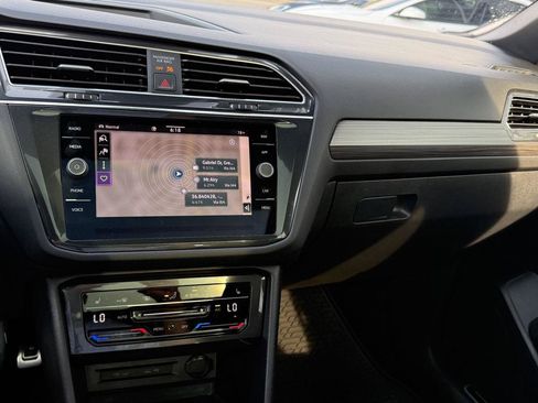 Used 2021 Volkswagen Tiguan SE w/ Panoramic Sunroof Package AWD/4WD image 4