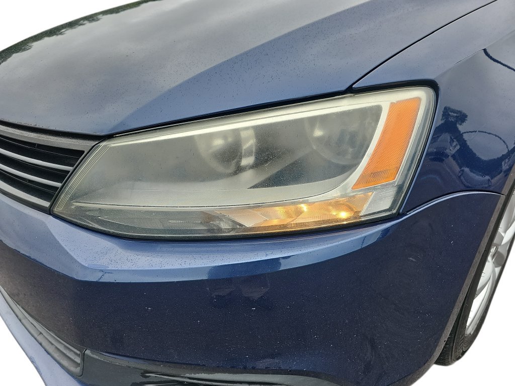 Used 2011 Volkswagen Jetta SE FWD image 28