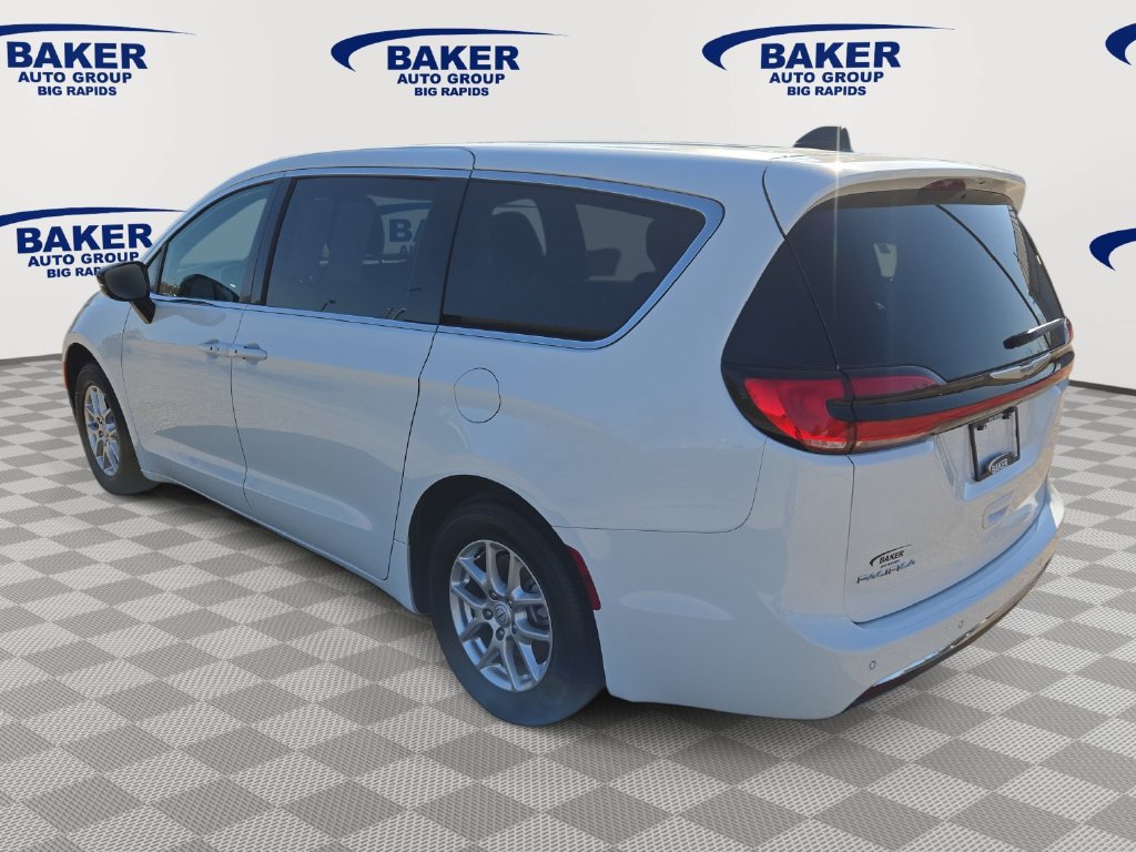 Used 2026 Chrysler Pacifica Select FWD image 6