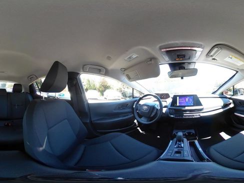 Used 2025 Toyota Prius LE FWD image 40