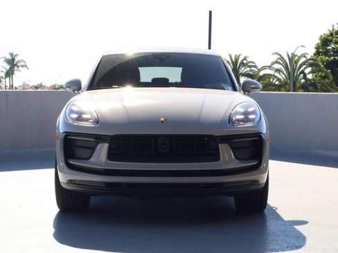 Certified 2025 Porsche Macan image 6