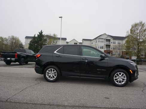 Used 2022 Chevrolet Equinox LT image 3