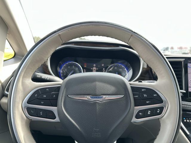 Used 2021 Chrysler Pacifica Limited AWD/4WD image 26