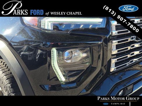 Used 2023 GMC Canyon Denali image 7