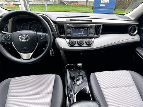 Used 2015 Toyota RAV4 LE image 19