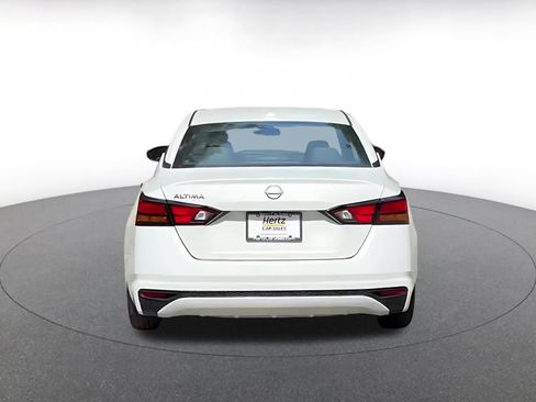 Used 2025 Nissan Altima 2.5 SV FWD image 12