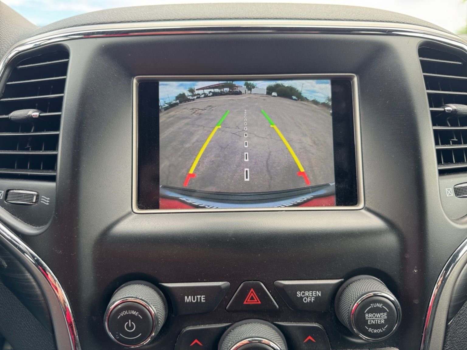 Used 2019 Jeep Grand Cherokee Laredo AWD/4WD image 21