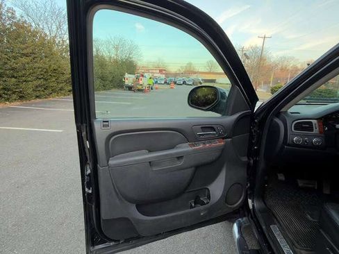 Used 2010 Chevrolet Silverado 1500 LTZ w/ Z71 Appearance Package image 29