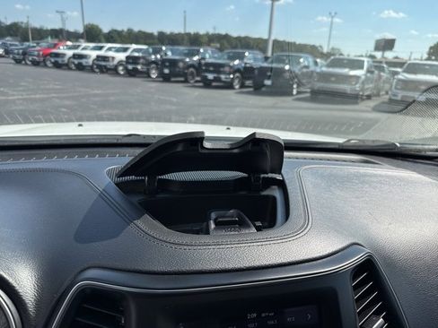 Used 2019 Jeep Cherokee Latitude Plus image 27