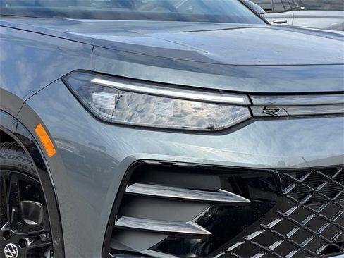 New 2026 Volkswagen Tiguan SE R-Line image 2