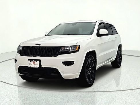 Used 2017 Jeep Grand Cherokee Altitude w/ Quick Order Package 23Z AWD/4WD image 2