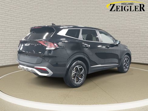 Used 2025 Kia Sportage LX image 5