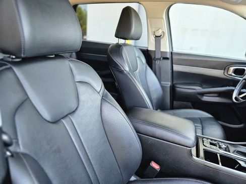 Used 2024 Kia Sorento S image 14