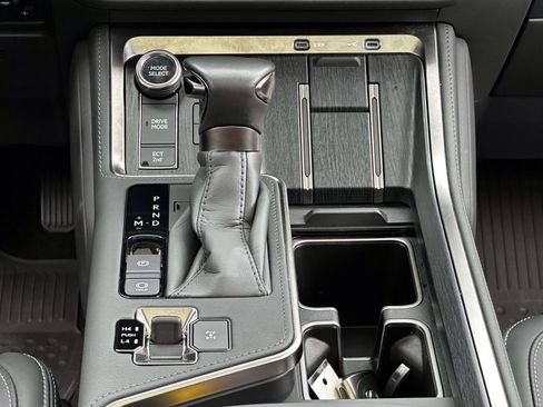 Used 2025 Lexus GX 550 w/ Accessory Package (2T) AWD/4WD image 23