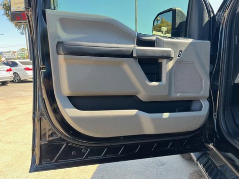 Used 2017 Ford F150 XLT w/ Trailer Tow Package image 12