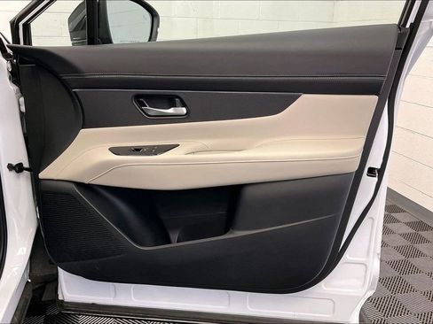 Certified 2025 Nissan Murano SV image 23