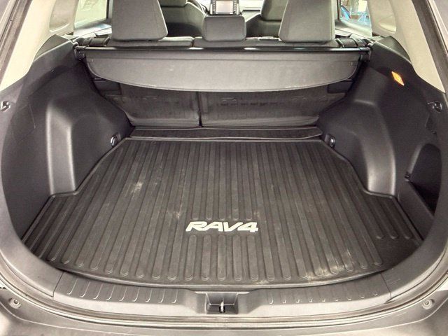 Used 2021 Toyota RAV4 XLE AWD/4WD image 28