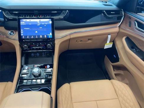 New 2025 Jeep Grand Cherokee Summit image 29