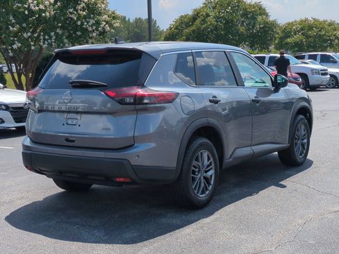 Used 2024 Nissan Rogue S AWD/4WD image 10