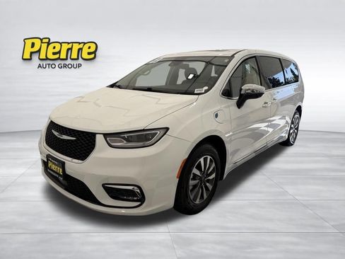 Used 2023 Chrysler Pacifica Limited FWD image 1