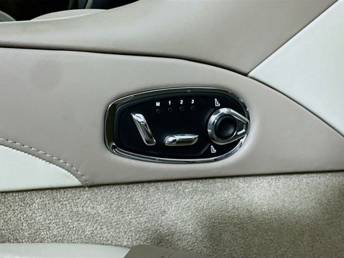 Used 2017 Aston Martin DB11 V12 RWD image 63