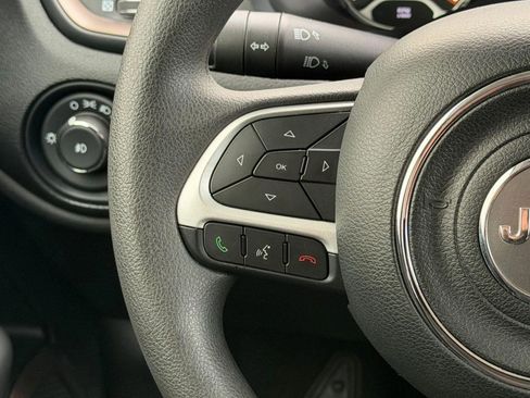 Used 2023 Jeep Renegade Latitude AWD/4WD image 15