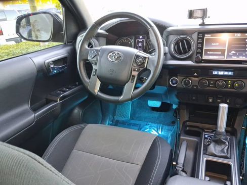 Used 2021 Toyota Tacoma TRD Sport AWD/4WD image 11