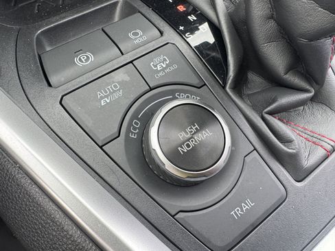 Used 2023 Toyota RAV4 SE w/ Weather & Moonroof Package image 28