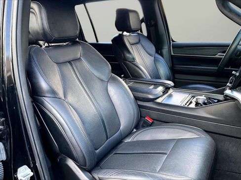 Certified 2024 Jeep Wagoneer L Series II w/ Flexible Seating Group AWD/4WD image 22