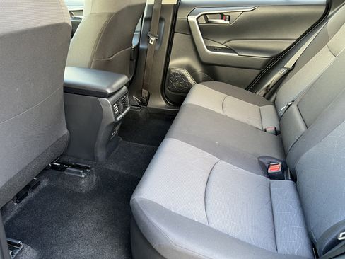 Used 2025 Toyota RAV4 XLE AWD/4WD image 15