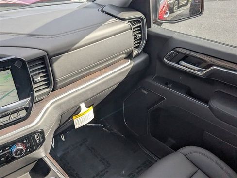 New 2026 GMC Sierra 1500 SLT image 17