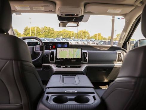 Certified 2025 Ford Expedition Active AWD/4WD image 3