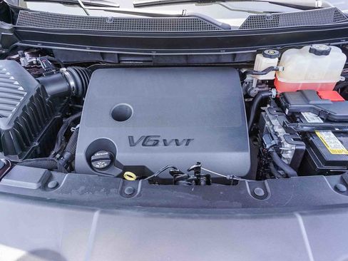 Used 2023 Chevrolet Traverse LT FWD image 25