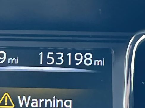 Used 2017 Nissan Titan SV image 13