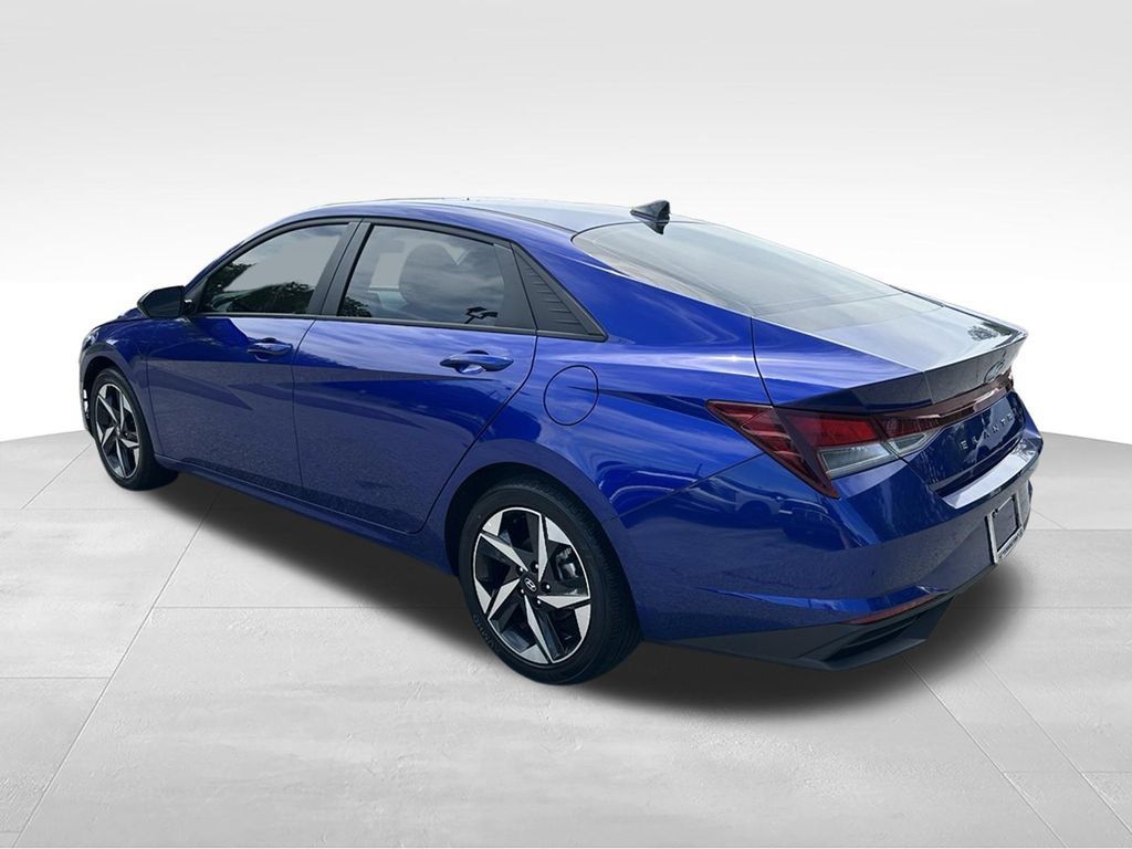 Certified 2023 Hyundai Elantra SEL w/ Convenience Package FWD image 5