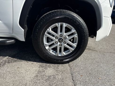 Used 2022 Toyota Tundra SR5 w/ SR5 Premium Package image 31