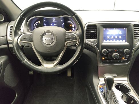 Used 2020 Jeep Grand Cherokee Laredo AWD/4WD image 22