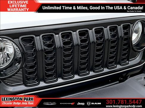 Used 2025 Jeep Wrangler Unlimited Sport AWD/4WD image 32