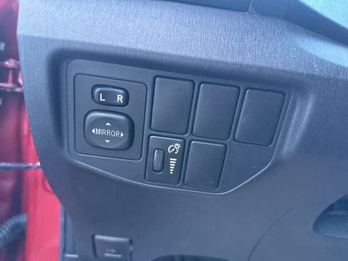 Used 2015 Toyota Prius Three image 27