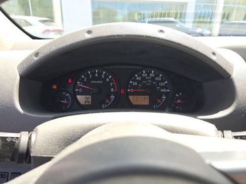 Used 2017 Nissan Frontier SV image 3