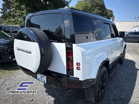 Used 2024 Land Rover Defender 110 X-Dynamic SE image 11