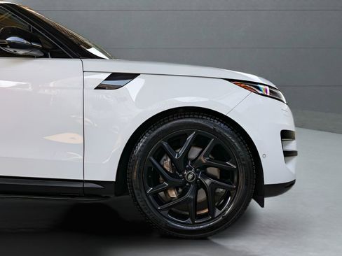 Used 2023 Land Rover Range Rover Sport SE image 9